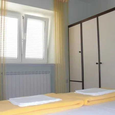 Modernes Mit Panoramablick Zum Meer Und Ortsmitte