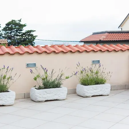Appartement Modernes Mit Panoramablick Zum Meer Und Ortsmitte Novi Vinodolski